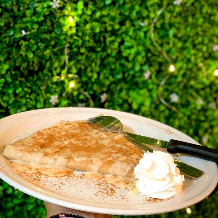 Crepa Lechera con Canela + Licuado de Platano
