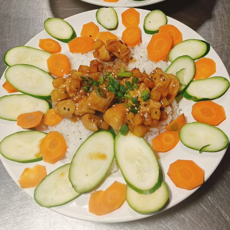 Teriyaki de Pollo con Pina/ Te Helado