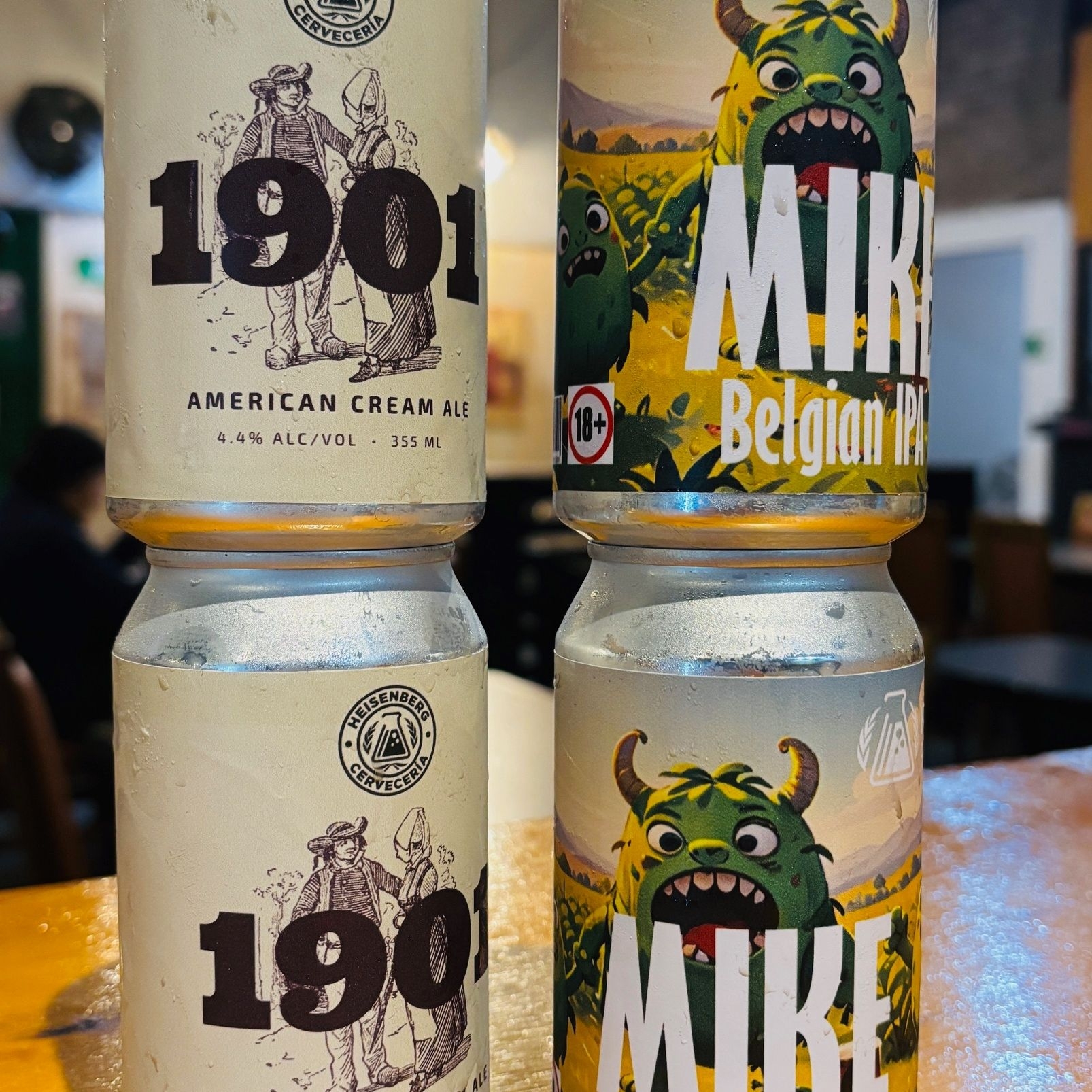 2 Mikes con 2 1901