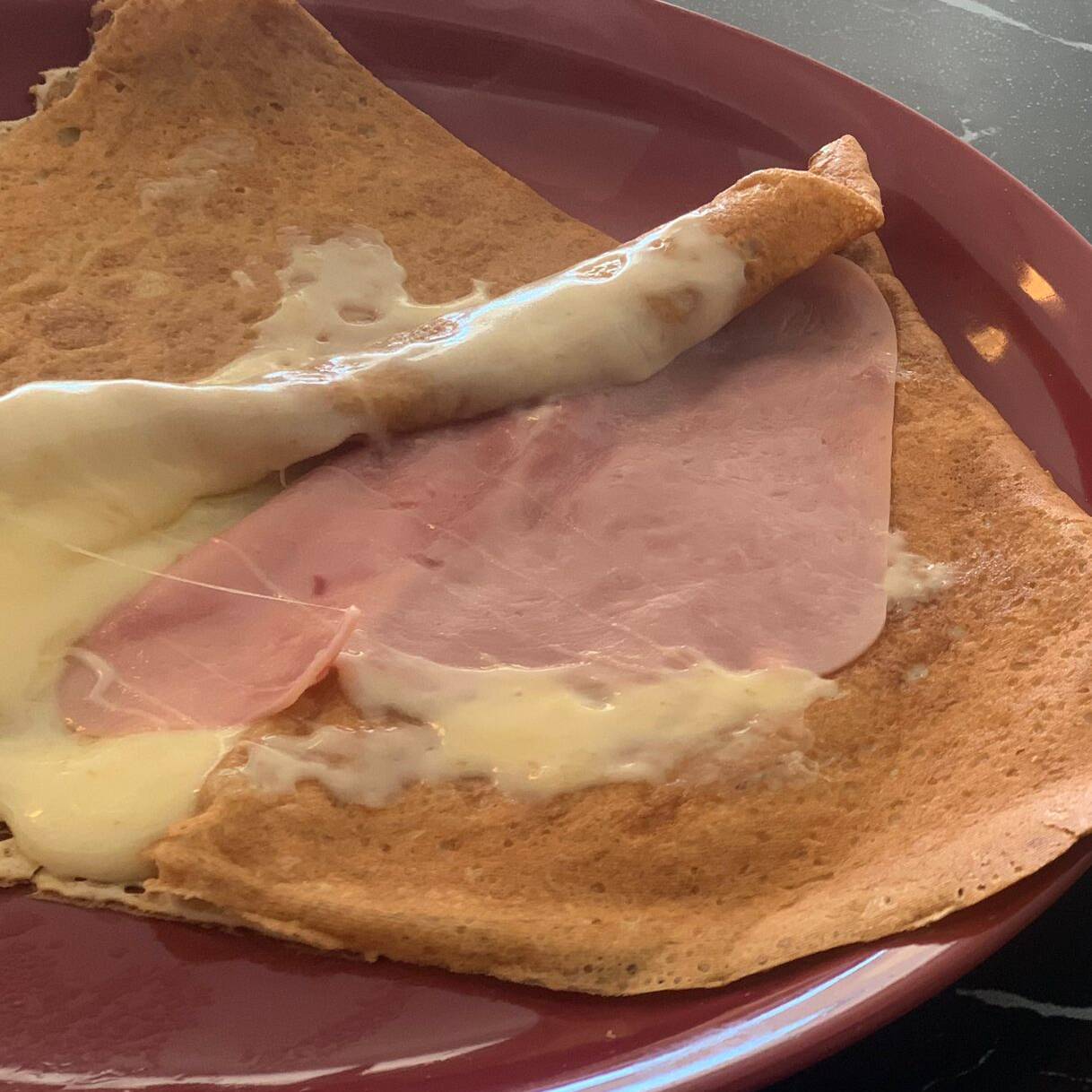 Crepa Salada De Jamon y Queso