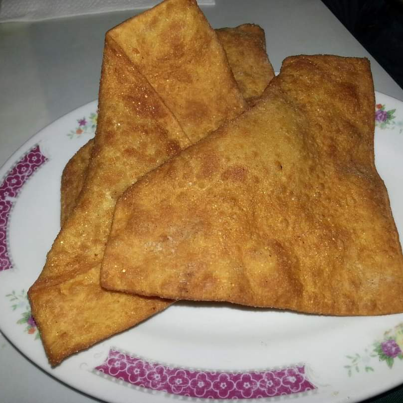 32. Wantán Frito de Pollo con Salsa Agridulce
