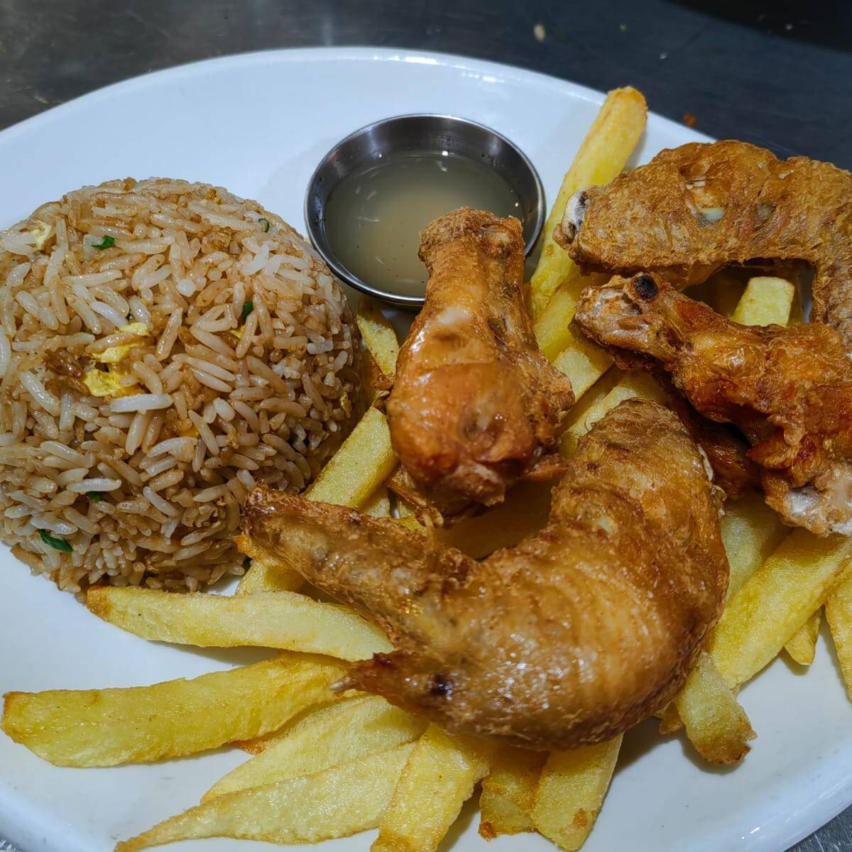 ALITAS CON PAPAFRITA