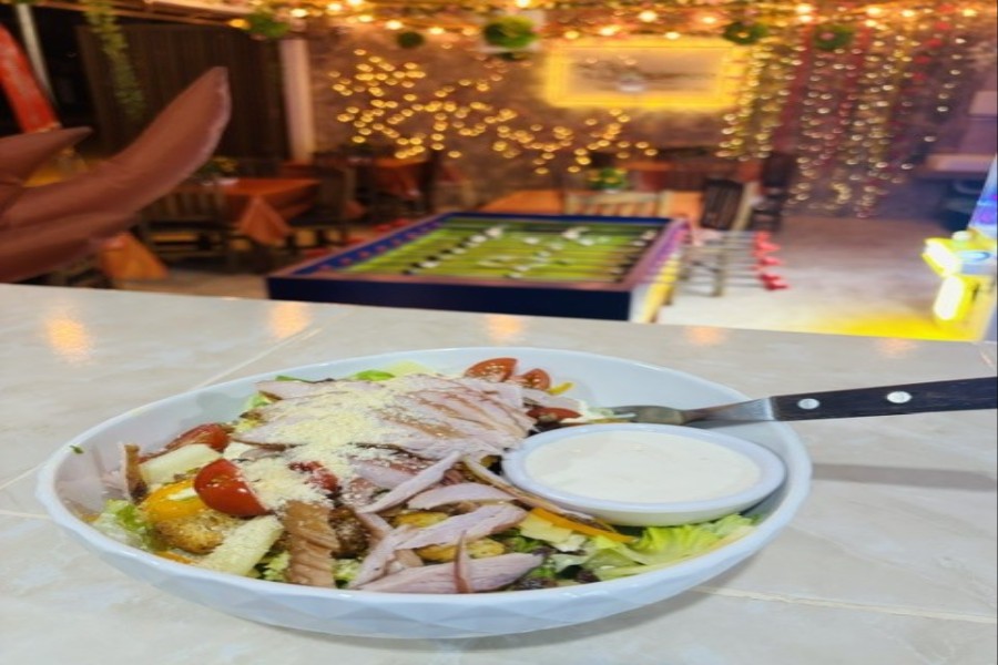 ENSALADA CESAR CON CARNE AHUMADA