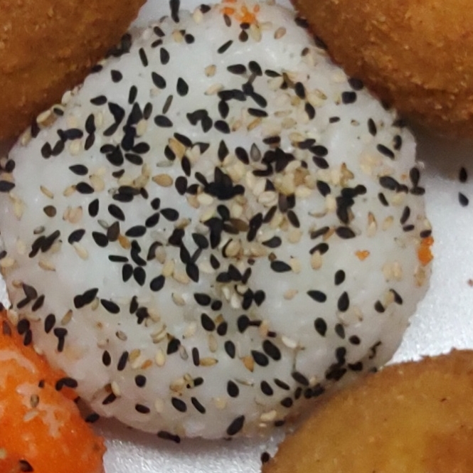 Bola de Arroz de Surimi