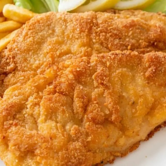 A melhor milanesa da região! Marmita com delicioso filé de frango empanado e 3 acompanhamentos a escolha