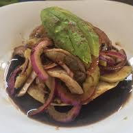 Tostada de aguachile negro