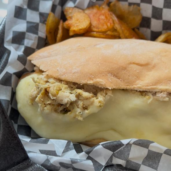 Sándwich de Pollo Desmechado