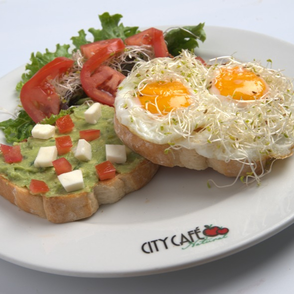 Toast de Aguacate con Huevo