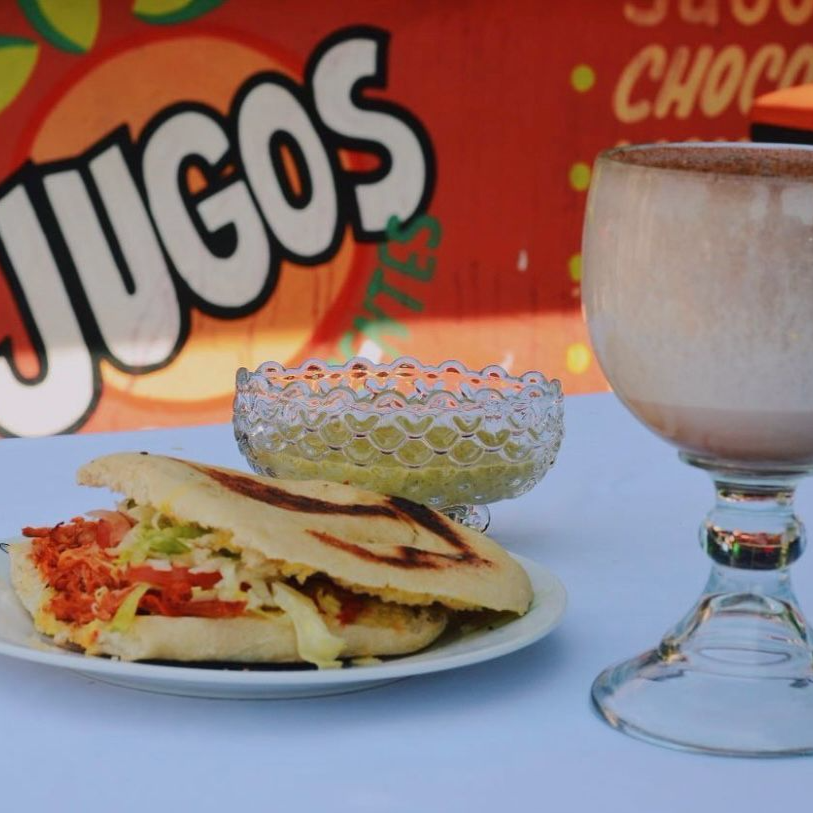 Combo Torta Adobada + Agua de Naranja
