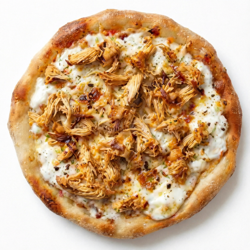 Deliciosa pizza com fatias de frango com requeijão cremoso suculenta e queijo derretido.