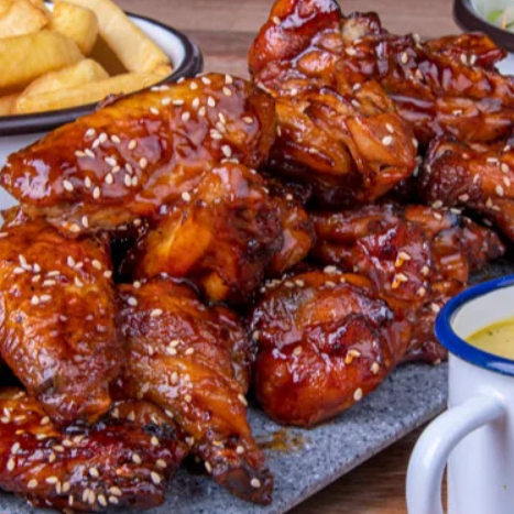 Alitas BBQ + Papas Fritas
