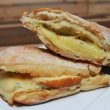 Ciabatta, Mussarela , Parmesão, Provolone e Gorgonzola