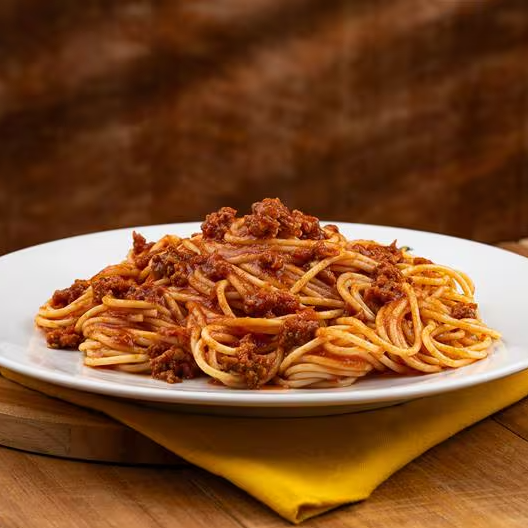 Escolha sua Massa Italiana (300g) e combine com Molho Bolognesa (3 conchas)