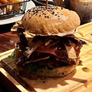 BBQ BURGUER + PAPAS