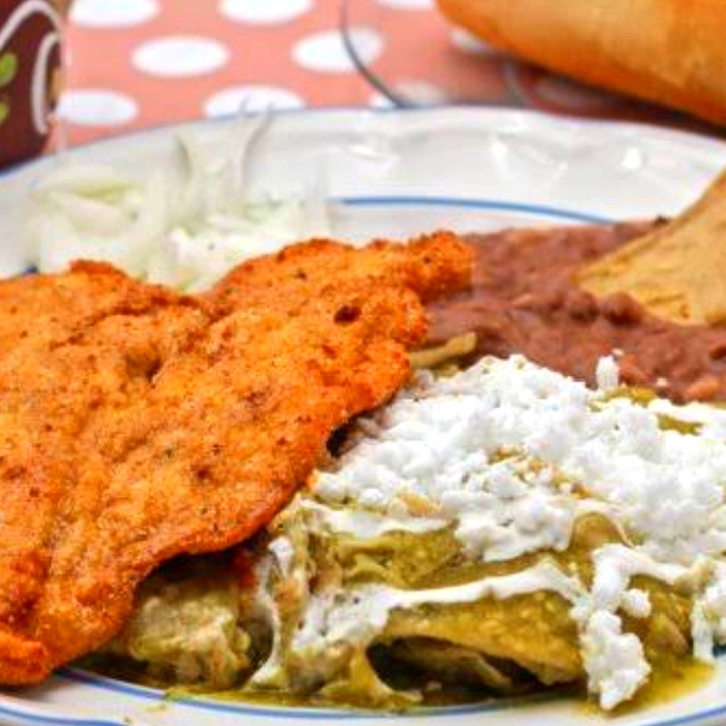 CHILAQUILES DE MILANESA