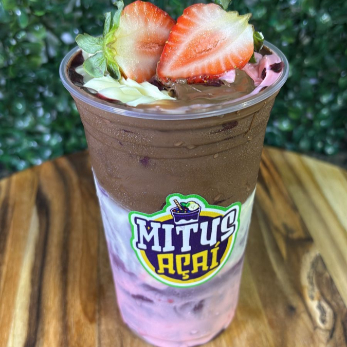 Açaí premium, creme de morango, creme de avelã e creme de ninho, finalizado com morangos. Três vezes mais sabor no seu copo!