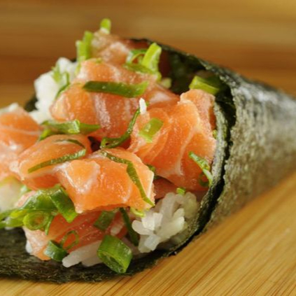 Salmão e cebolinha.