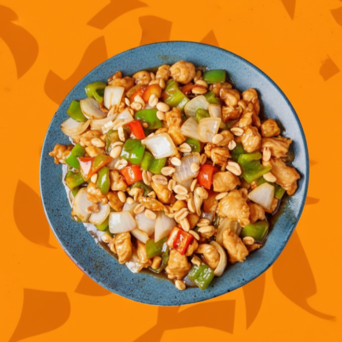 Cubos suculentos de frango combinados com pimentões, cebolas, envolvidos com o clássico molho do Lig-Lig finalizados com amendoim. Preparado no wok chinês de forma artesanal com ingredientes frescos.