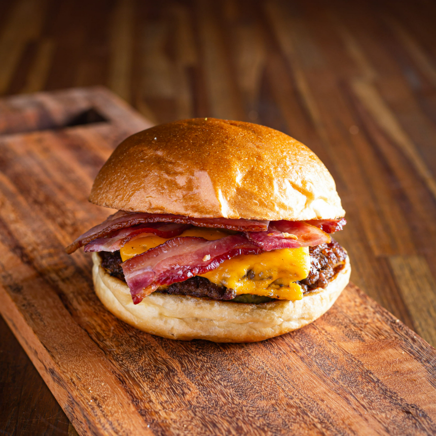 Combo Insano - X Bacon - Pão, duas carnes Smash de 60 grs cada deliciosamente grelhadas + 10 unidades de mini coxinhas, fritas na hora