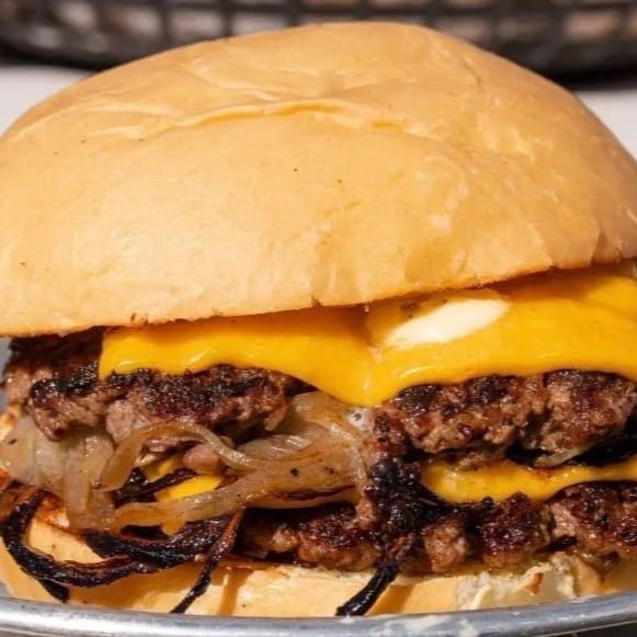 Hamburguesa Media Libra Ropa Vieja+ Papas + Bebida