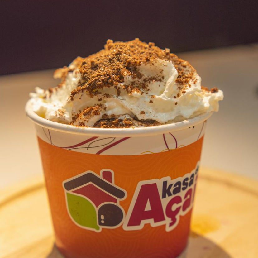 O clássico que conquista: Açaí tradicional, chantilly cremoso e muito ovomaltine Crocante.