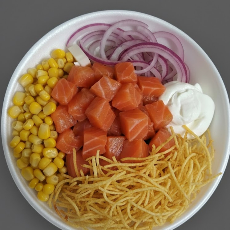 Atenção a descrição . Poke já montado pela casa, contendo: arroz shari, cream chesse, batata palha, milho verde e cebola roxa. Itens não sao alterados. pesando aproximadamente 400 gramas sendo 100 gramas de proteina