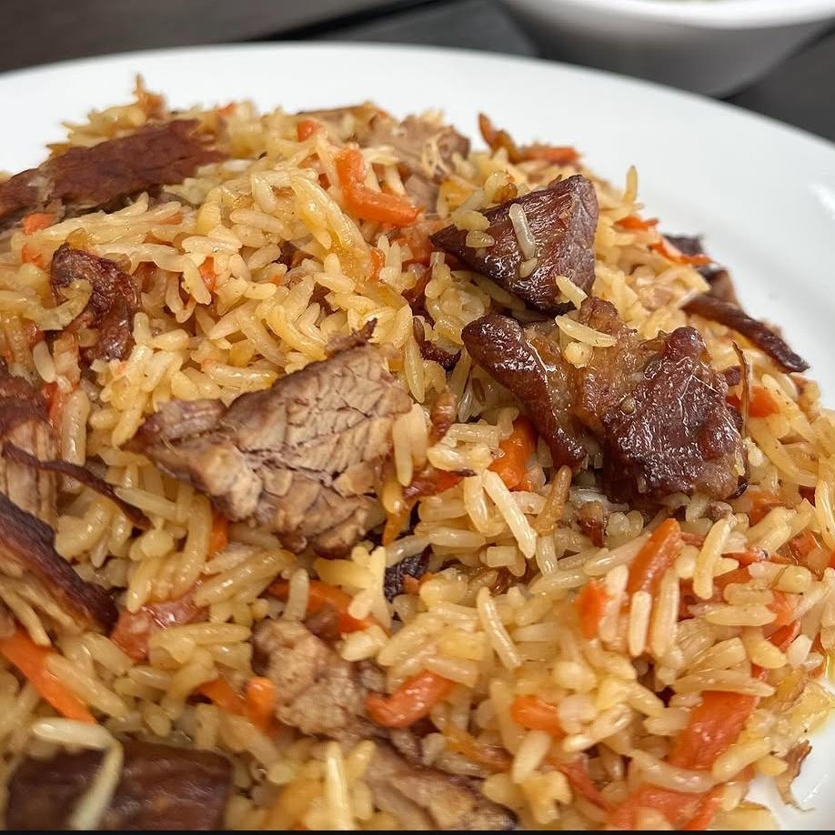 Plov Tradicional de Uzbekistán