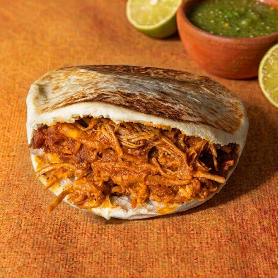 Gordita Pollo en Mole
