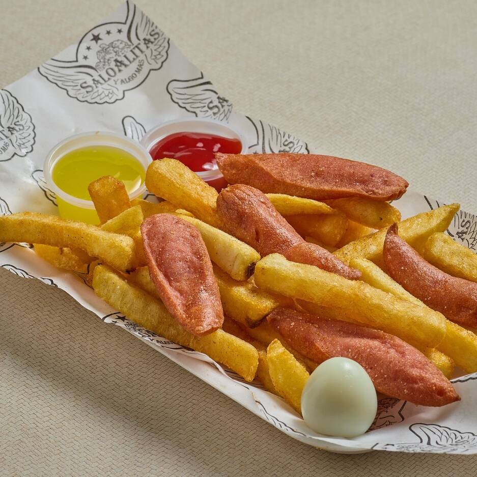 Salchipapas pequeña.