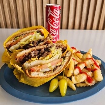 Combo Torta Milanesa más Papas más Bebida Casa