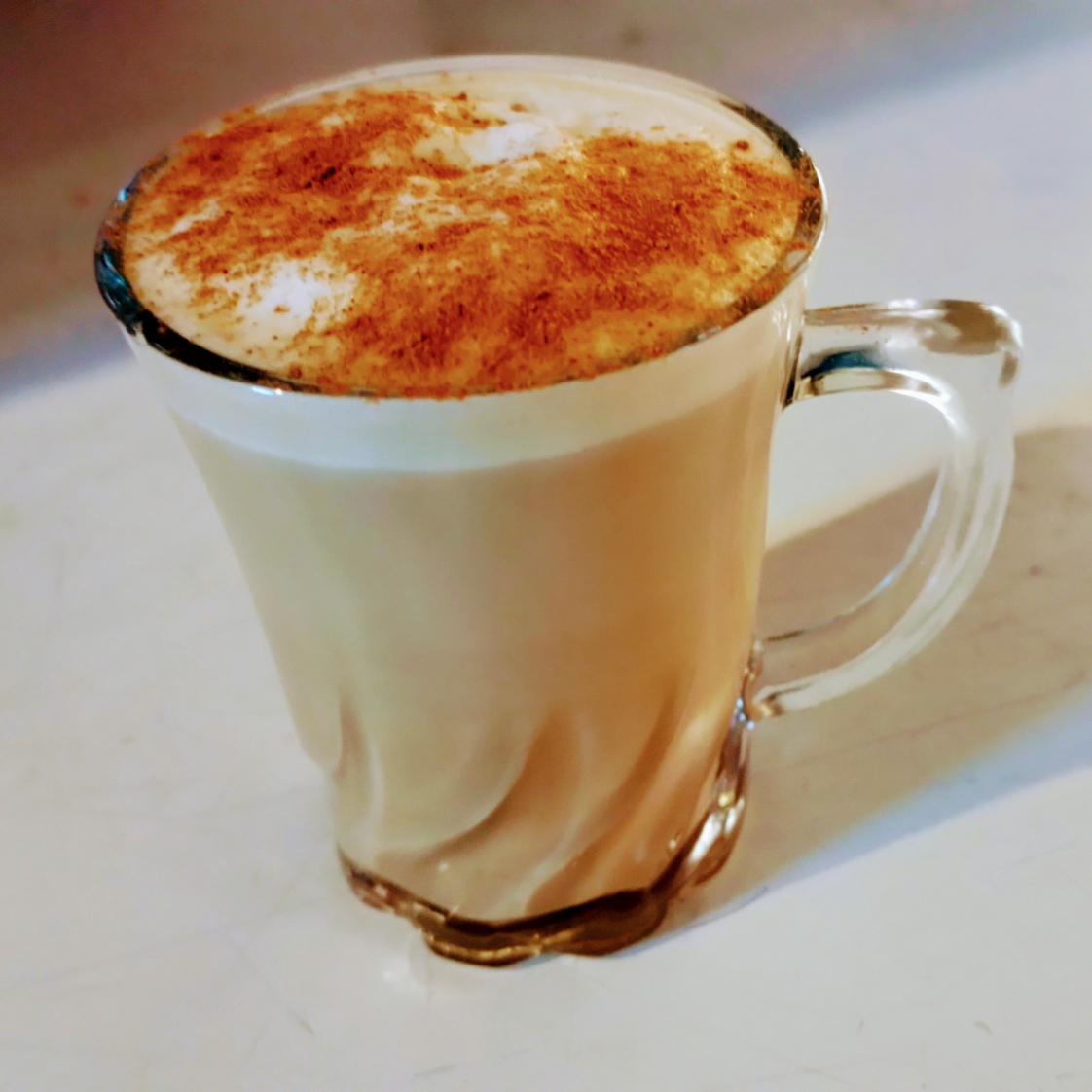 Café tradicional/ leite integral / pitada de canela (opcional)