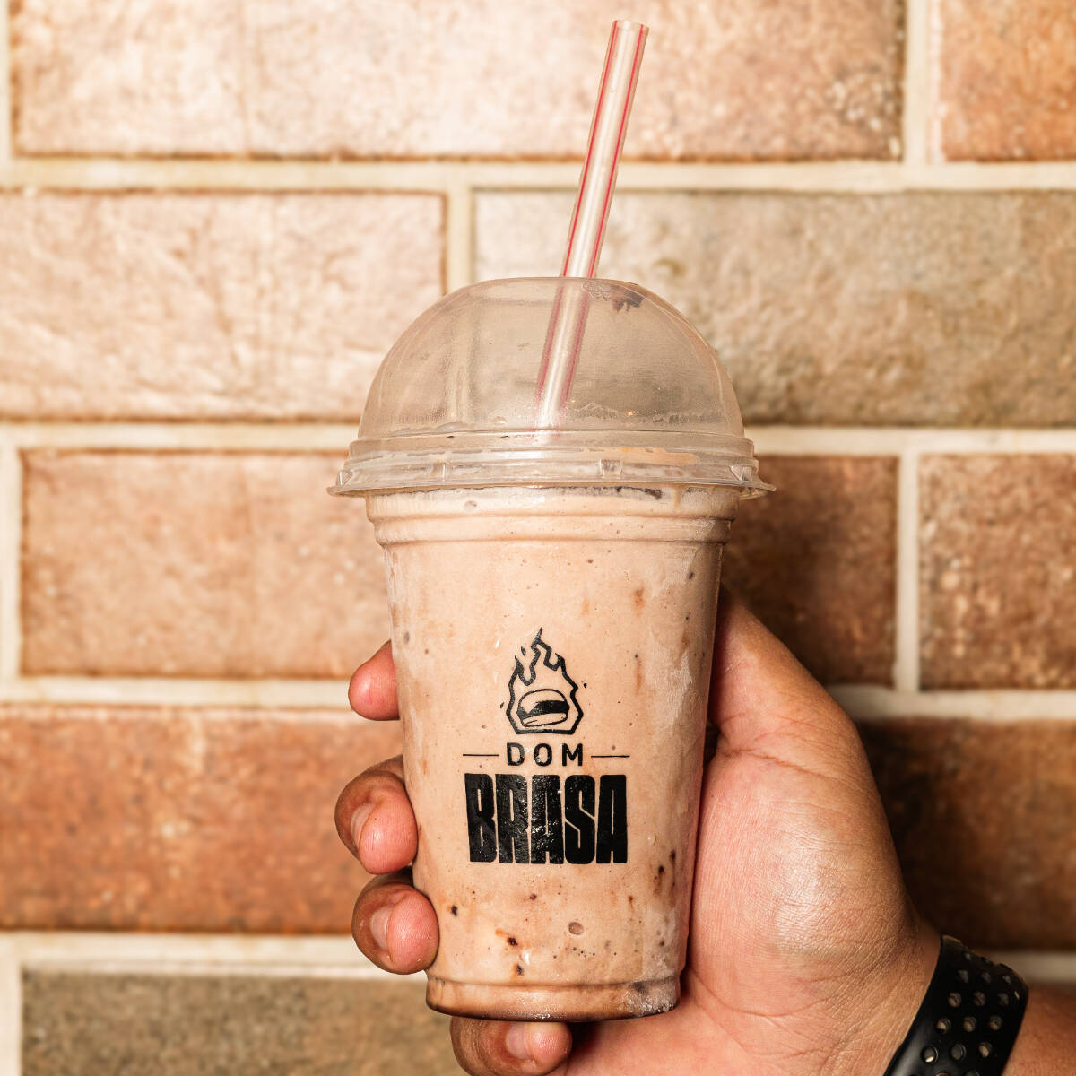 Delicie-se com nosso Milk Shake de Ovomaltine de 400 ml!