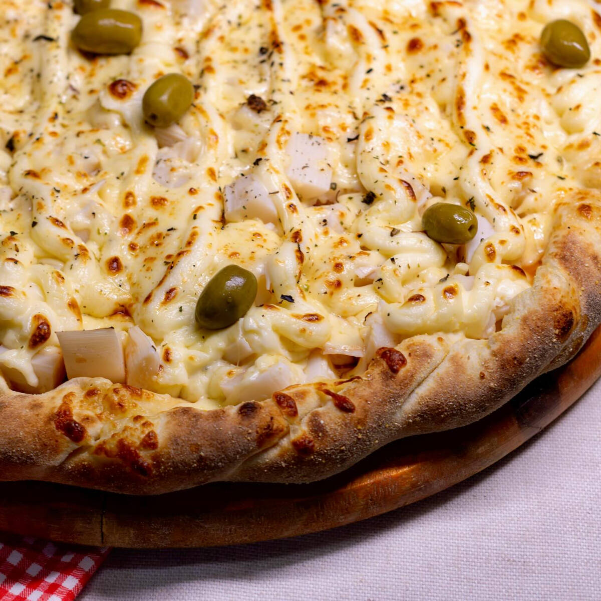 Palmito, mussarela de búfalo e orégano. Caso queira a metade com outro sabor basta selecionar baixo.