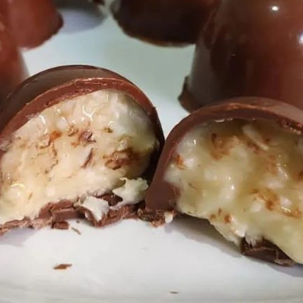 Casca de chocolate ao leite c/ recheio de beijinho