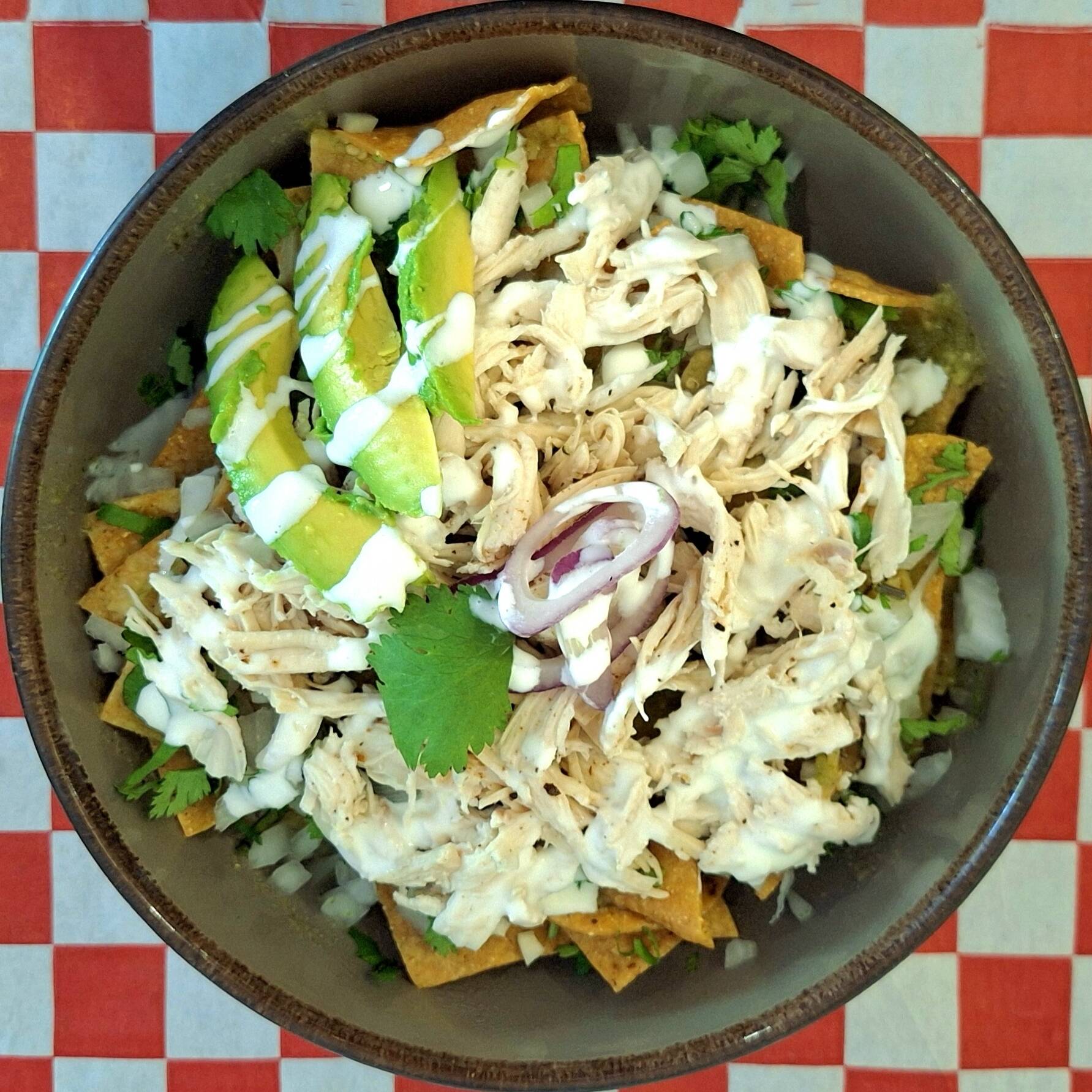 Chilaquiles CON POLLO DESHEBRADO