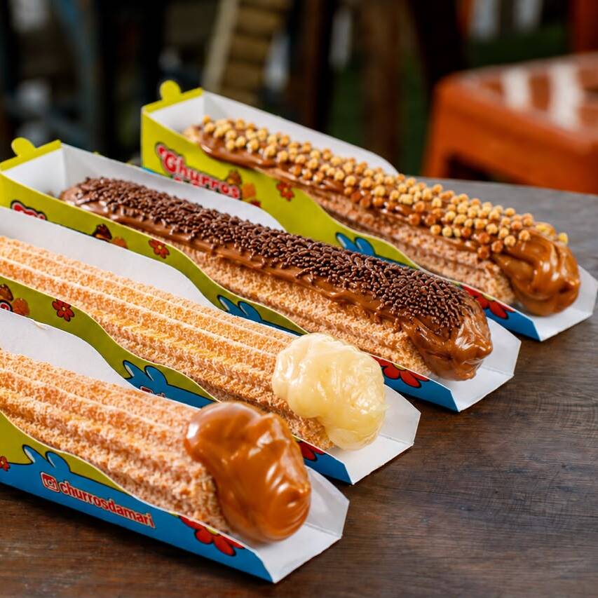 PROMOÇÃO IMPERDÍVEL!
Quem disse que dividir felicidade é difícil? 🤤💙
Nosso Combo para 4 Pessoas vem com 4 churros, e o melhor: você escolhe os sabores que mais ama!
✨ Monte do seu jeito:
🤎 Tradicionais
🍫 Gourmets
😍 Ou faça uma combinação dos dois!
Perfeito para compartilhar com a família, os amigos… ou guardar tudo pra você. A gente não julga! 😅
Lembrando que:
Churros tradicionais - Recheios só por dentro
Churros Gourmet - Recheios por dentro e por fora
📲 Peça agora pelo 99Food e aproveite essa oferta deliciosa antes que acabe!