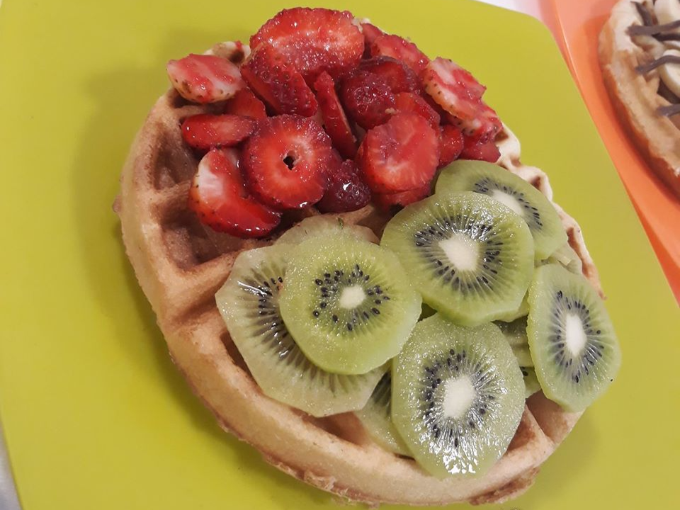 Waffle con Lechera, Fresa y Kiwi