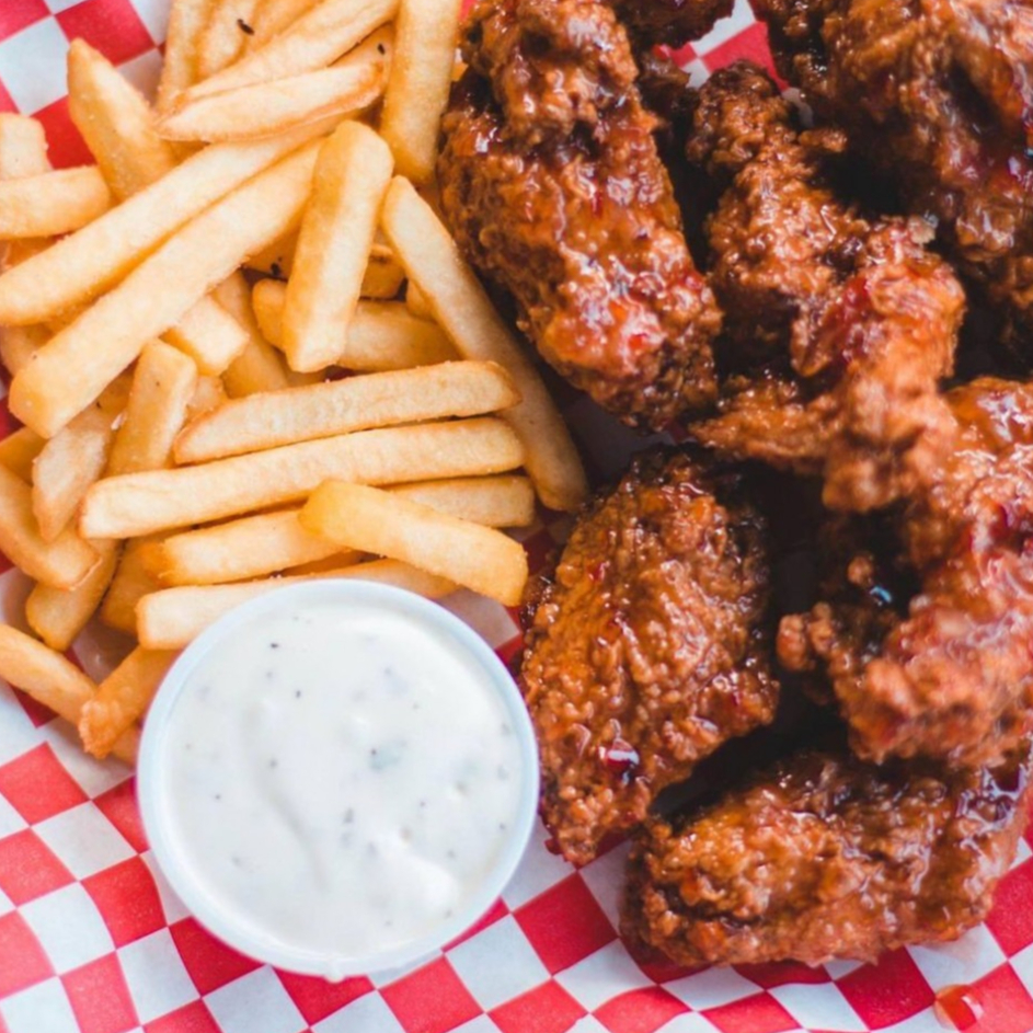 Alitas & Papas