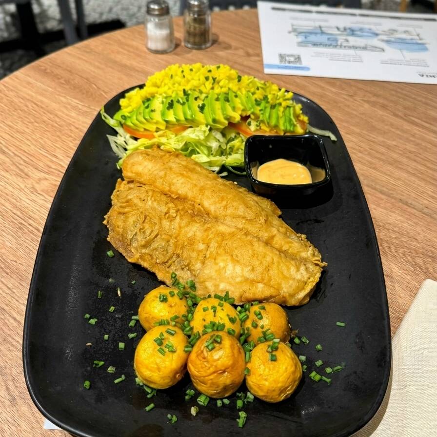 Tilapia Apanada mas Gyozas de Carne