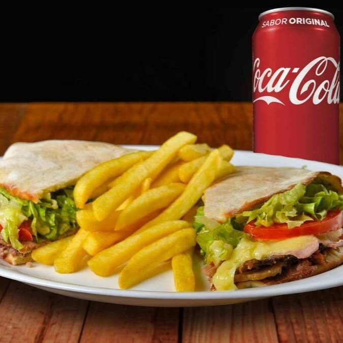 Beirute + fritas + Coca-Cola Original 350ml ou Sabores.