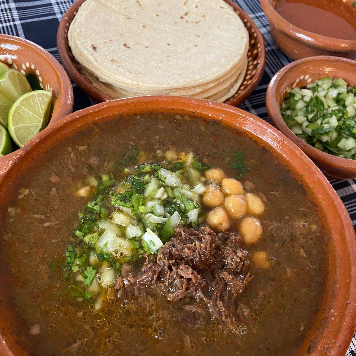1/2 L. Birria de res