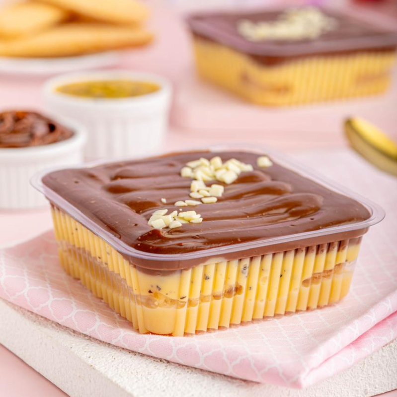 Creme Kinder , bolacha champanhe , mousse de maracuja e ganache de chocolate nobre