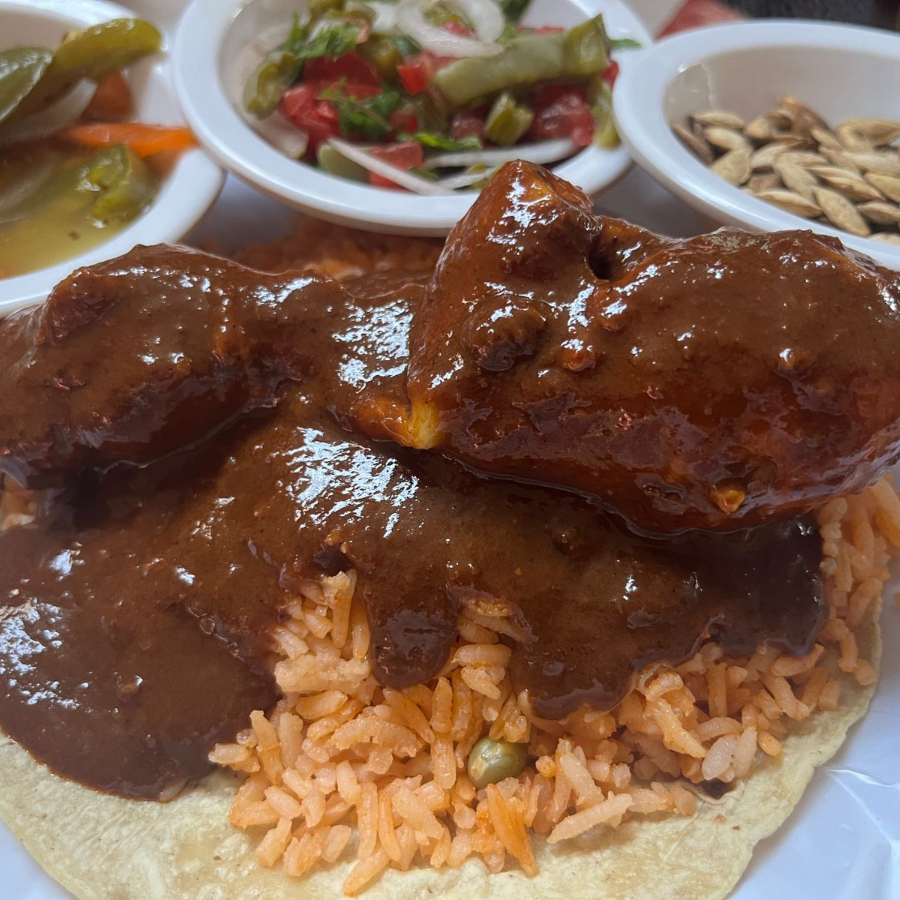 Mole Rojo con Pollo