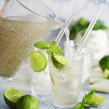 agua fresca de limón con chia