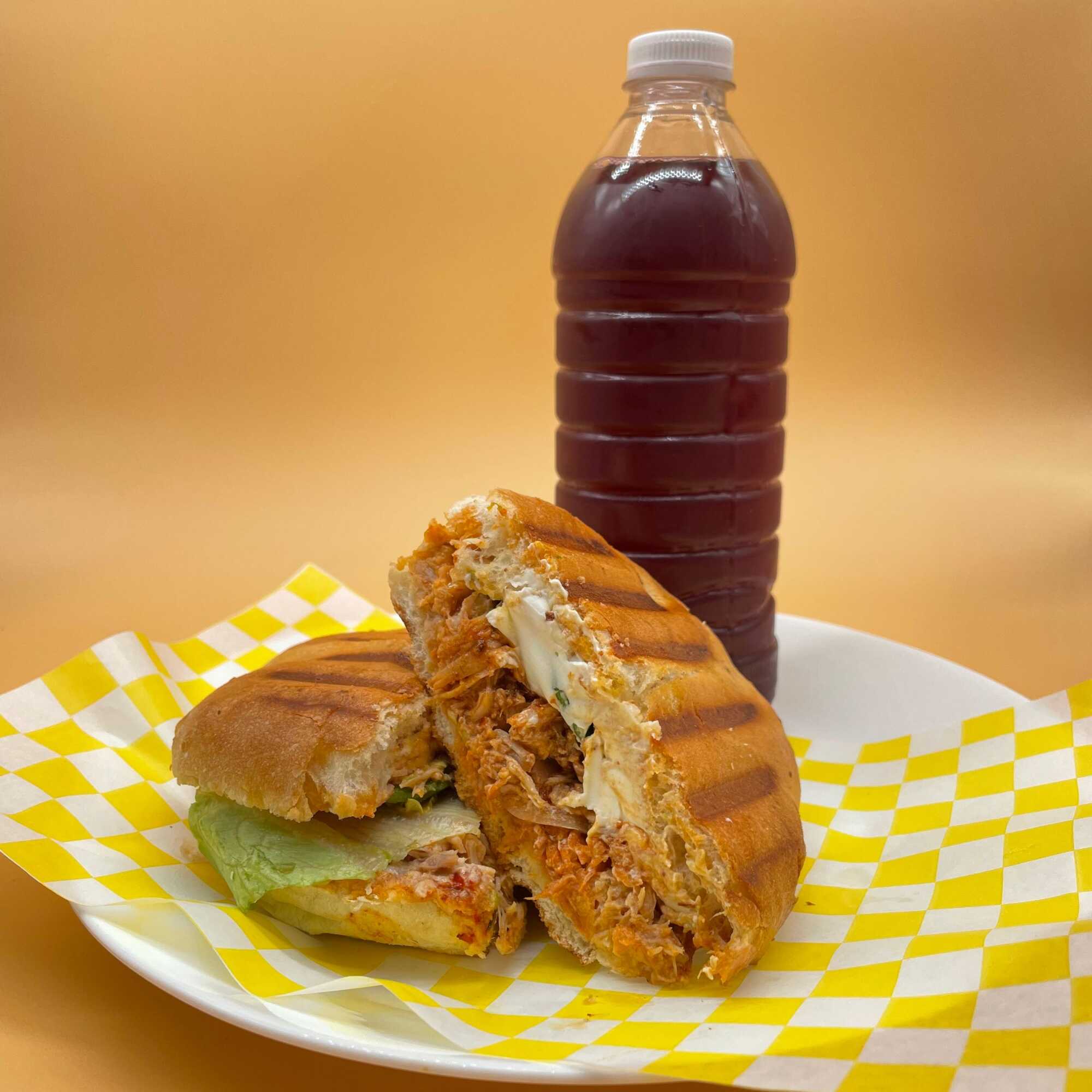 COMBO TORTA PHILADELPHIA + AGUA DE JAMAICA