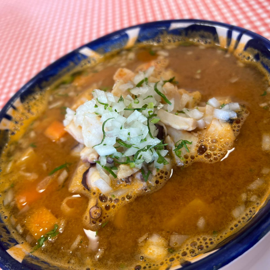 Sopa especial de mariscos (Camarón, pulpo y pescado)