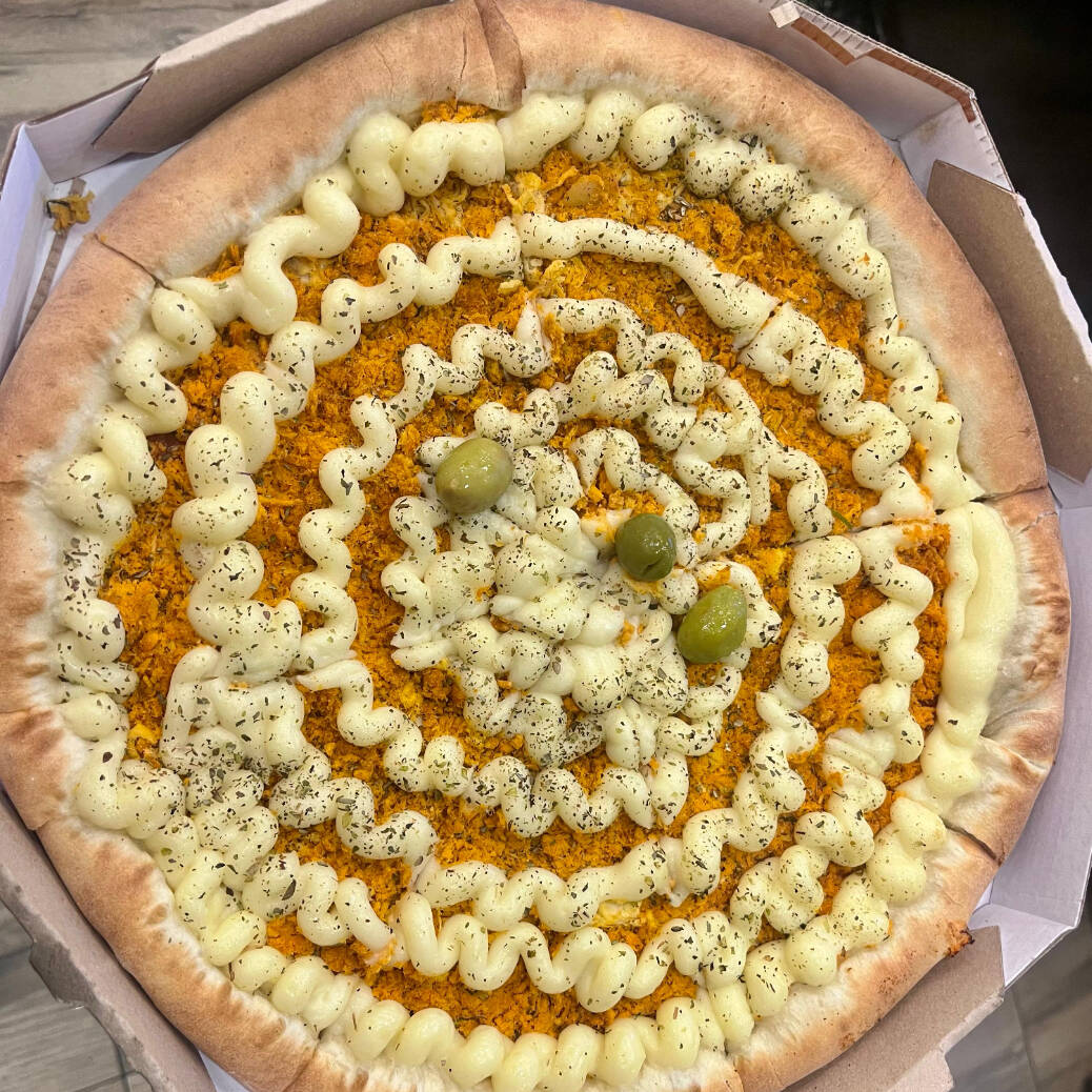 1 pizza portuguesa 1 pizza mussarela 1 frango com requeijão 1 coca-cola 2 lt