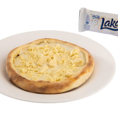 chocolate branco com pedaços de laka