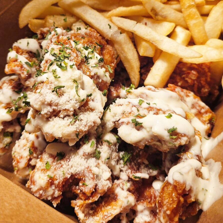 500 g Boneless Parmigi Ajo más Papas Gratis