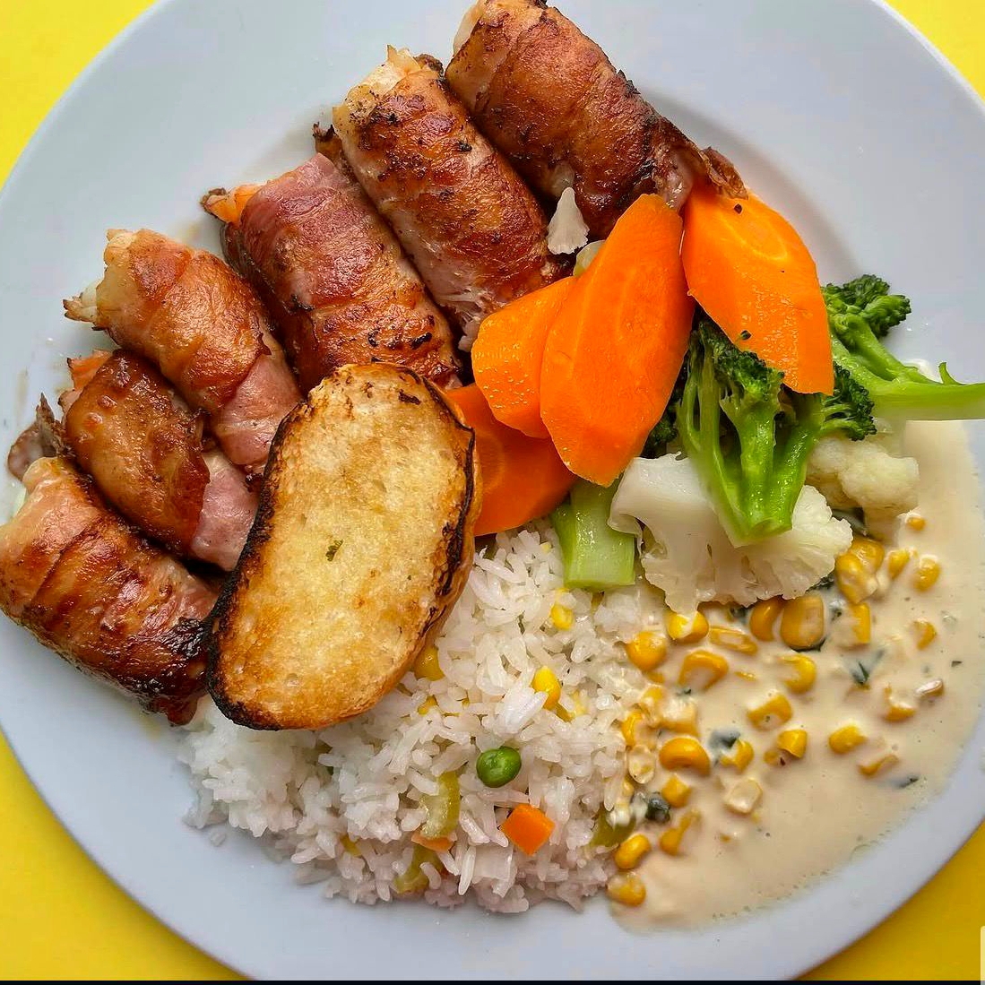 Camarones Rellenos de Queso y Tocino